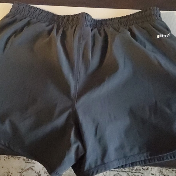 Running / exercise shorts - Picture 2 of 4